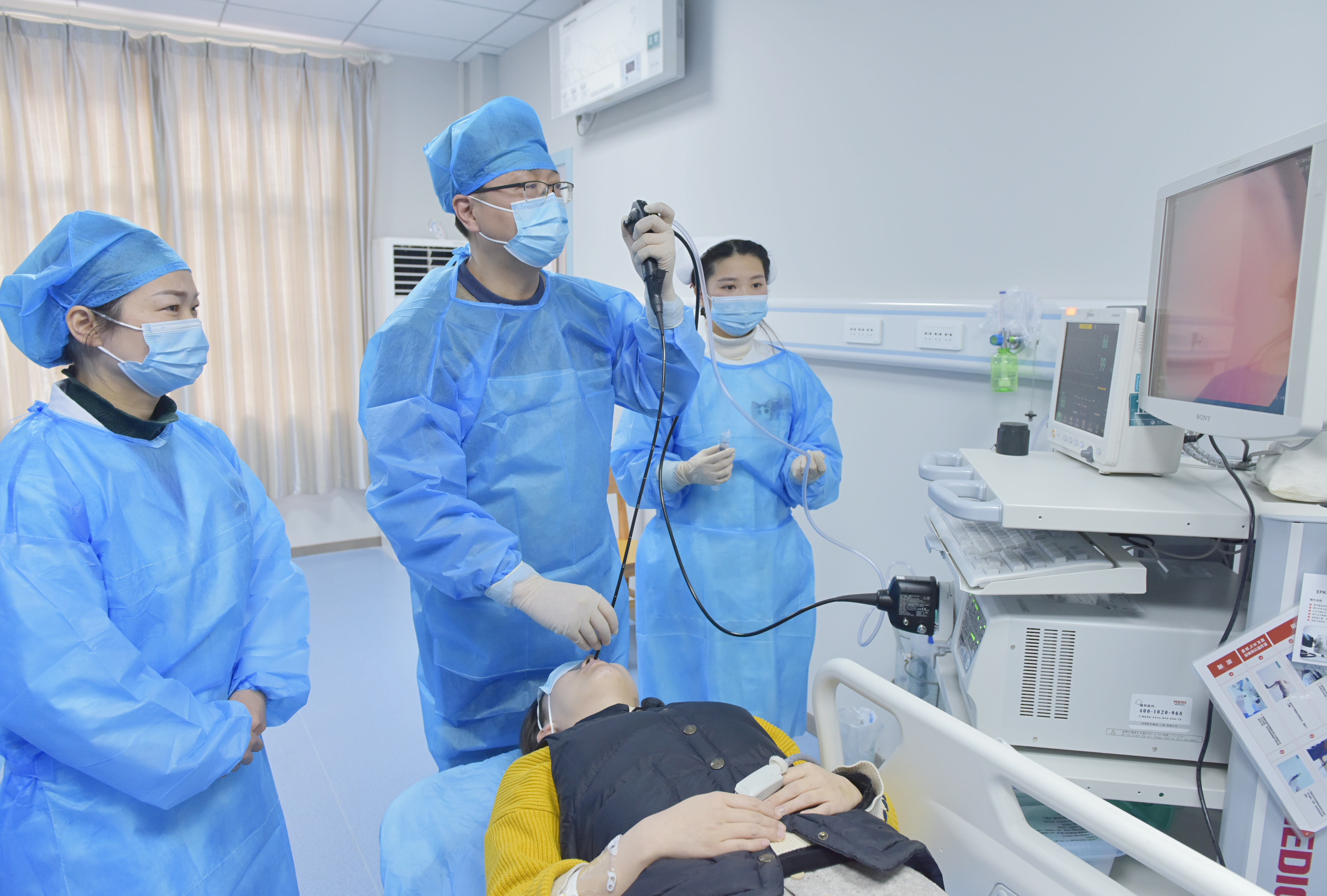 县人民医院成功开展纤支镜检查治疗业务